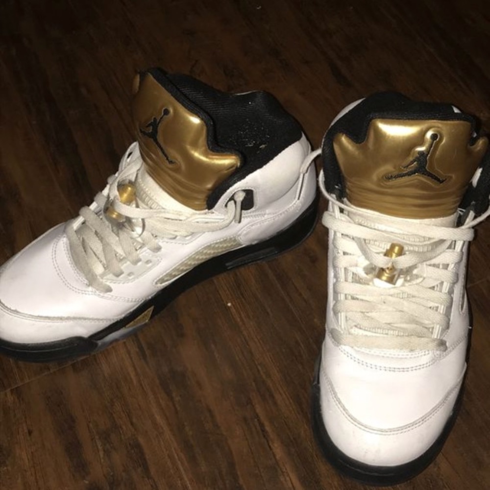 Men’s sz 8 gold & white Jordan’s limited edition